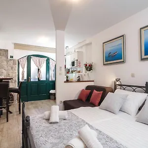 Cambi Apartment Split
